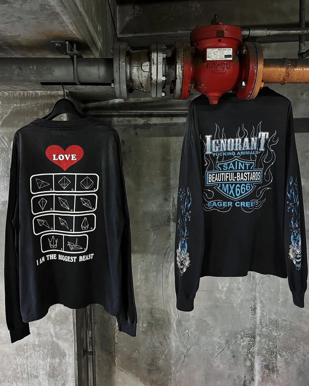 SAINT Mxxxxxx LS TEE/LOVE/BLK LOVE Love Thousand Paper Cranes distressed long sleeves with holes, washed black S-XL, look for cylindrical fabrics without side seams, don’t buy open ones anymore, boring Assute ready-made garments dyed, the whole piece is spray-painted and faded, the collar and cuffs are frayed, many places are worn, the original printing is restored/accessories are complete, with little angel anti-counterfeiting label